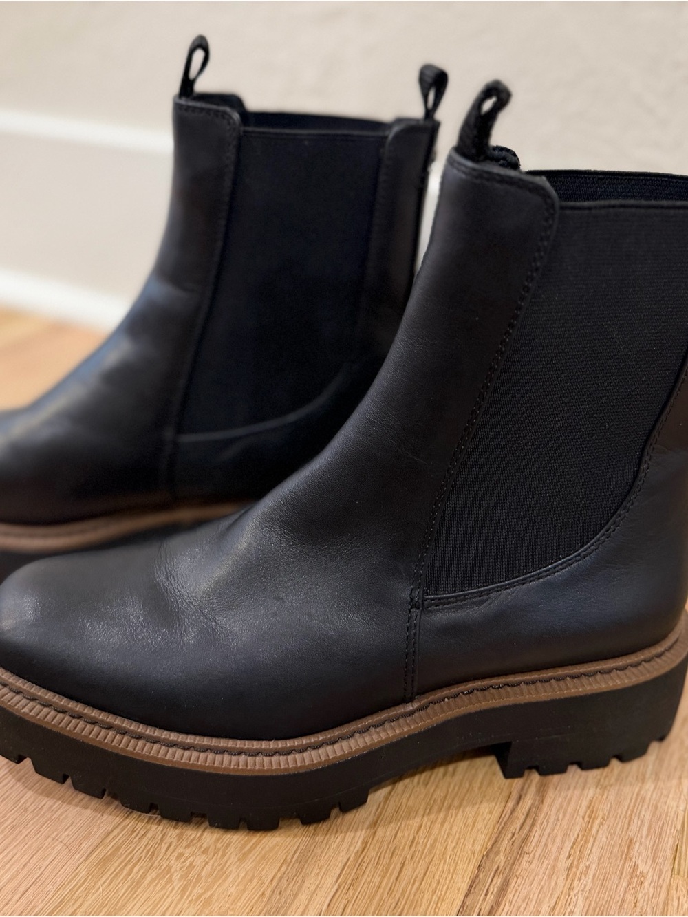 Women’s Sam Edelman Black Leather Chelsea Lug Boot with Brown Welt Size 8